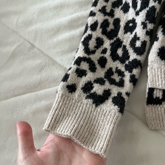 Leopard Print Sweater - Picture 3 of 5